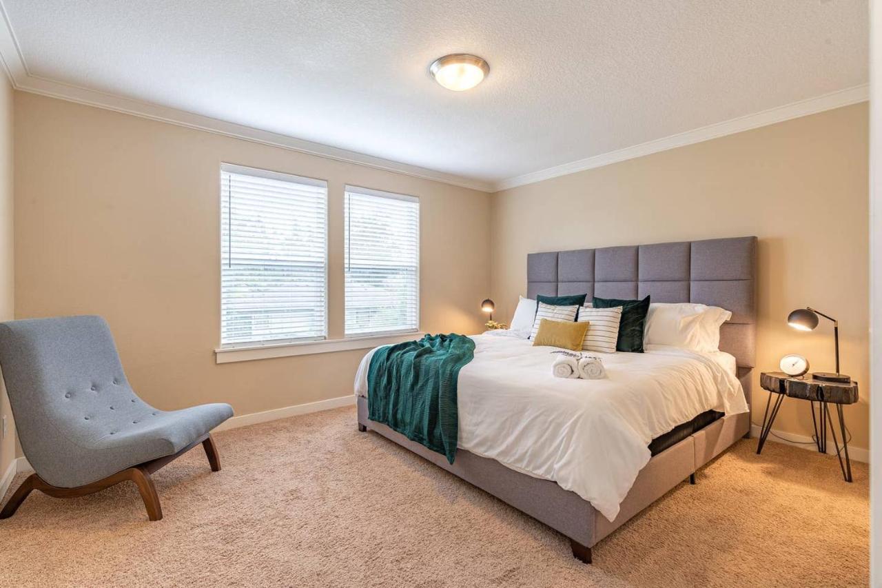 Modern Home, Four Bedrooms, King Beds タイガード エクステリア 写真