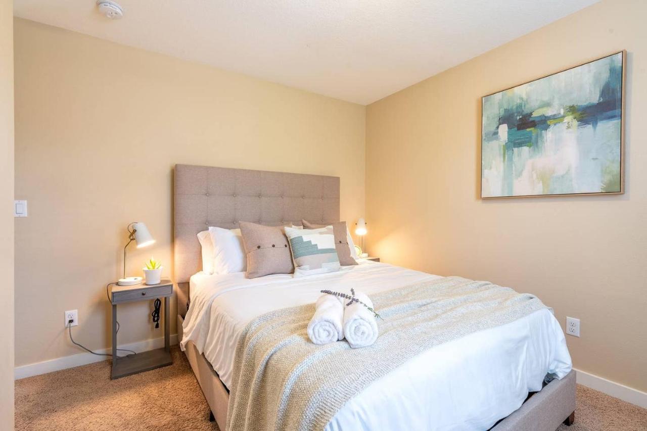 Modern Home, Four Bedrooms, King Beds タイガード エクステリア 写真