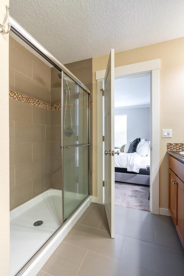 Modern Home, Four Bedrooms, King Beds タイガード エクステリア 写真